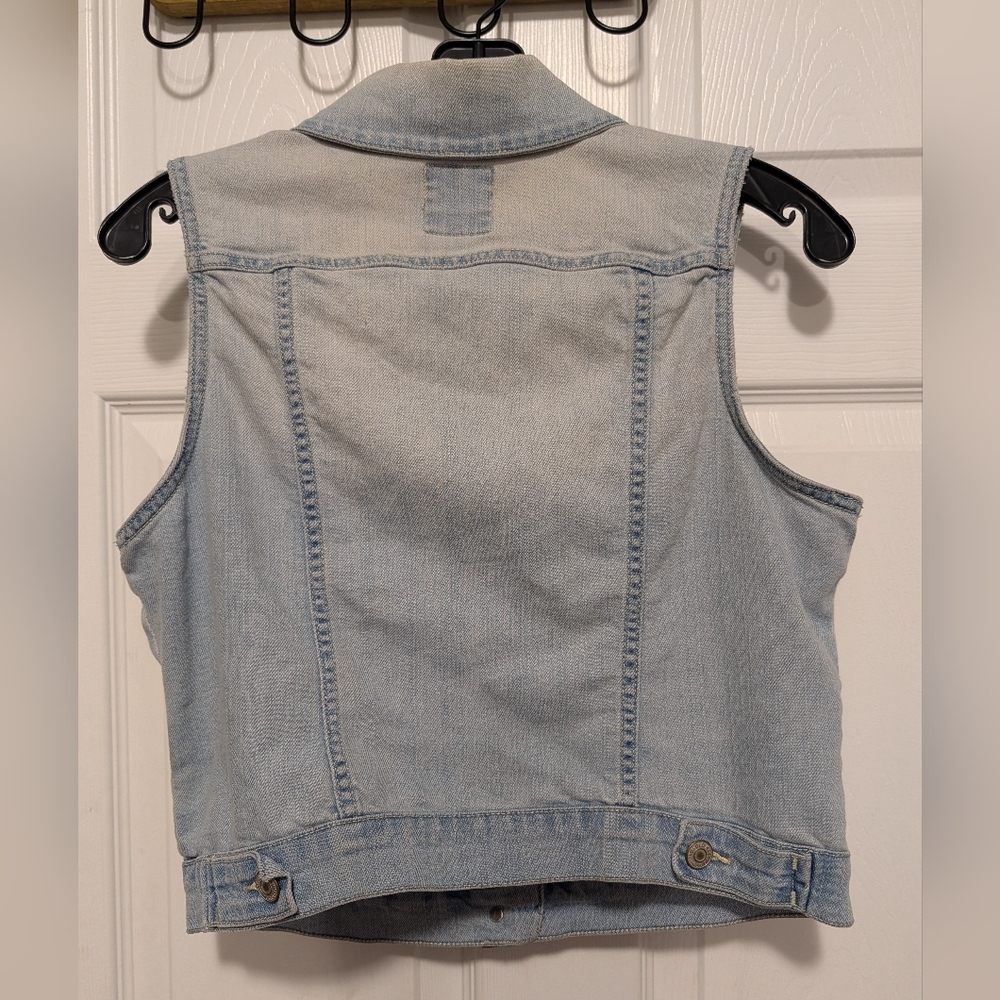 Old Navy Light Wash Denim Vest Women Medium Sleeveless Jean Jacket - Picture 3 of 11